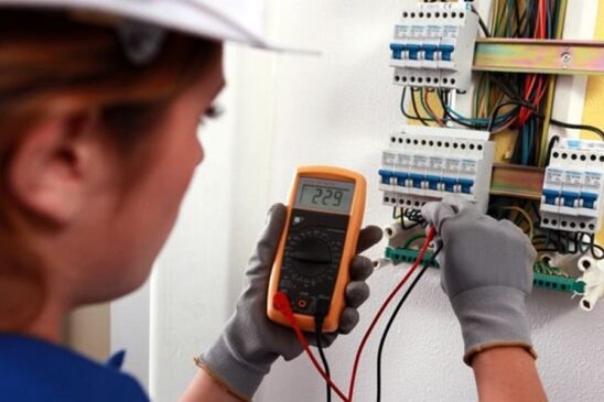 A qualificação é para Eletricista Instalador, e tem duração de 160 horas.