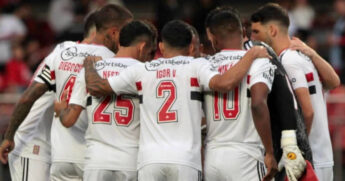 Contra uma defesa bem armada, o São Paulo teve a bola, mas não teve criatividade