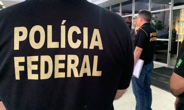 A PF informou que também estão sendo executadas ordens judiciais de apreensão e bloqueio de bens