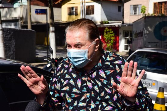 O apresentador Silvio Santos, 91, reuniu as filhas para comemorar o Dia dos Pais e apareceu em um registro raro com suas seis herdeiras.