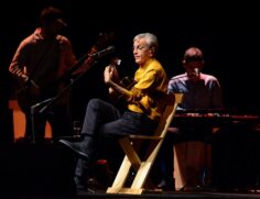 Caetano assumiu a apresentação com os filhos, exaltando Santo Amaro da Purificação e todo o Recôncavo.