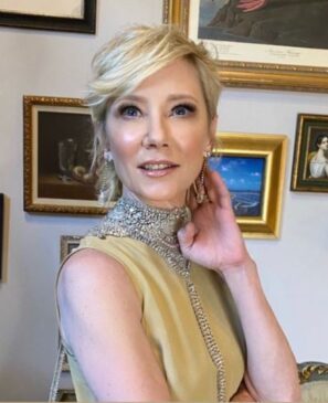 A atriz Anne Heche, 53, teve morte cerebral oficialmente declarada