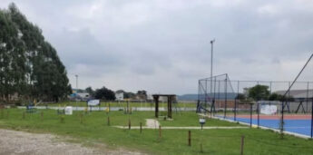 Prefeitura de Caçapava revitalizou quadra e construiu academia ao ar livre.