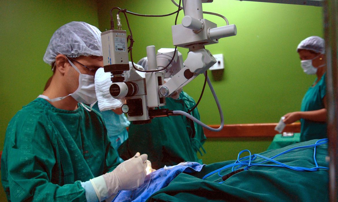 Médicos afirmam que é necessário planejamento, pois cerca 10% das mulheres se arrependem da cirurgia, que é de difícil reversão