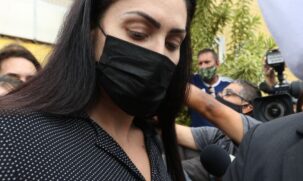 Monique Medeiros teve a prisão preventiva revogada e recebeu o direito de responder em liberdade o processo em que é ré por homicídio triplamente qualificado do seu filho Henry Borel, de 4 anos.