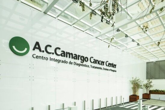 O hospital A.C. Camargo, com quase 70 anos de tradição no tratamento do câncer em São Paulo, deixa de atender pacientes do SUS a partir de dezembro