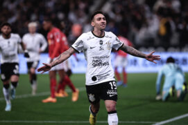 Gustavo Mosquito marca e Corinthians se aproxima dos líderes