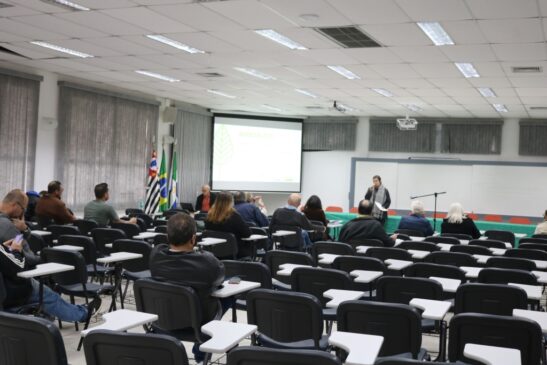 Os membros do Conselho Municipal de Meio Ambiente (CMMA) reuniram-se no Auditório do Complexo Administrativo da Prefeitura de Itapecerica.