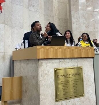 Fernando Holiday e Juliana Cardoso discutem na Câmara de SP