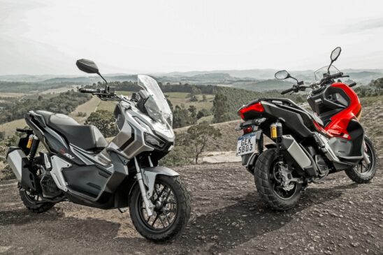 A Honda ADV é dotada de um sistema de frenagem superdimensionado, com disco dianteiro tipo "wave" de 240 mm de diâmetro e pinça de pistão duplo assistida por ABS