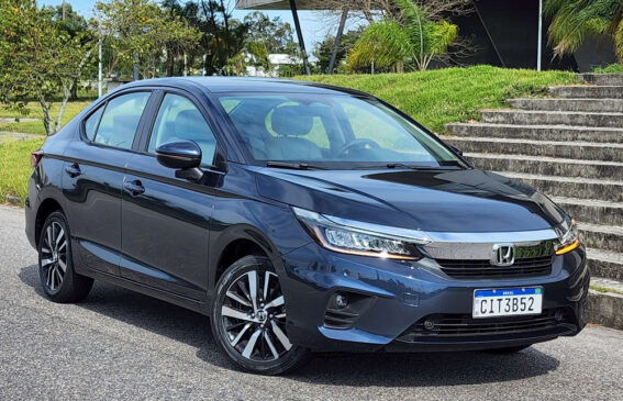 No interior do City sedã Touring, o padrão de acabamento e de materiais fica acima da média em relação ao dos sedãs compactos nacionais