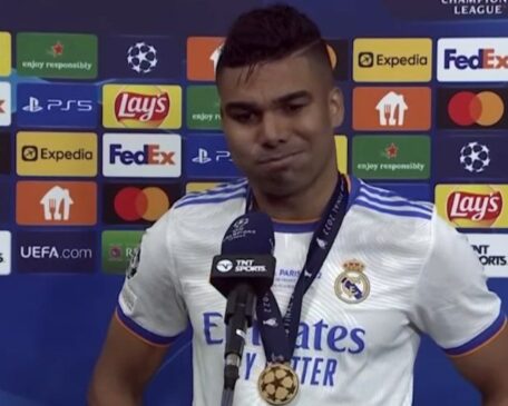 Segundo diversos portais europeus, o volante Casemiro recebeu uma ótima oferta do Manchester United e estaria inclinado a seguir sua carreira longe do Real Madrid