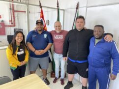 O Secretário Geraldo Luís Pedroso (Esporte e Lazer) e sua equipe; Cristiane Kajiwara, presidente da CBFA ; e Ricardo Trigo, o presidente da Federação Paulista de Futebol Americano e diretor do Corinthians Steamroll