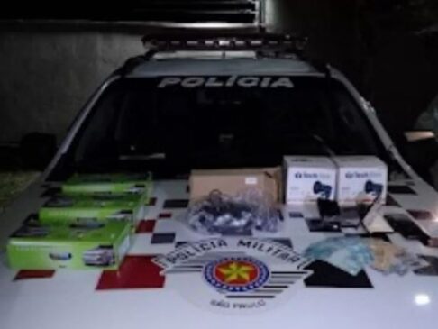 Os funcionários do hotel acionaram a polícia e, ao chegar no estabelecimento, encontrou três homens, dois deles com pendências na Justiça.
