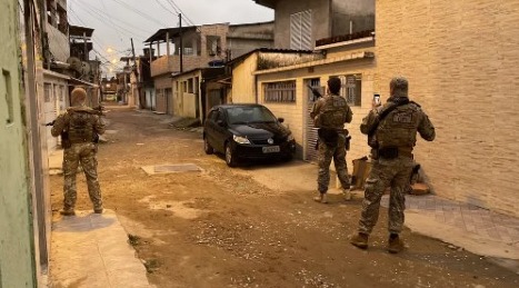 PF realiza operação contra o tráfico internacional de drogas no Porto de Santos