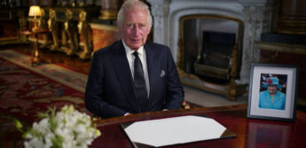 Charles assumiu o trono automaticamente após a morte da mãe, Elizabeth 2&ordm;, na quinta-feira (8)