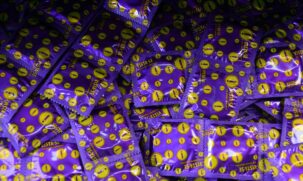 Além dos preservativos, também serão distribuídos sachês com gel lubrificante