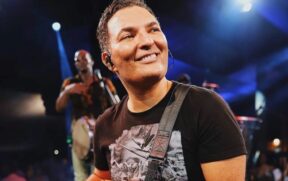 Leandro Lehart é o compositor de sucessos como "Pimpolho" e "Agamamou"