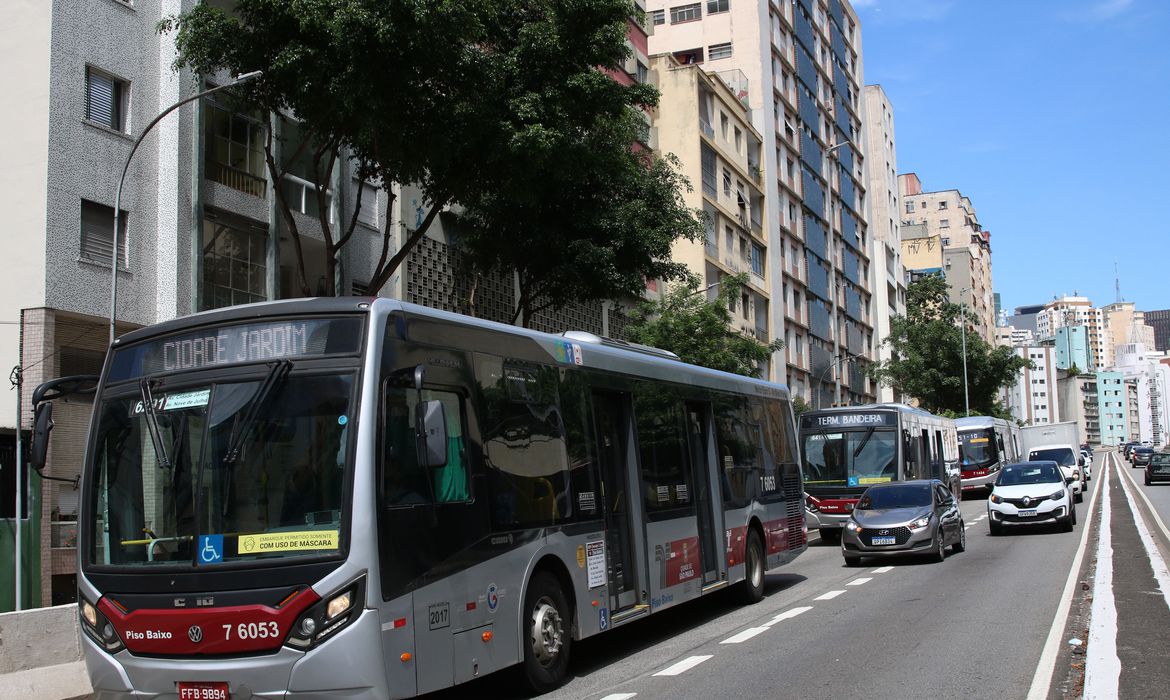 Os ônibus vão subir R$ 0,60, o que representa uma alta de 13,6%