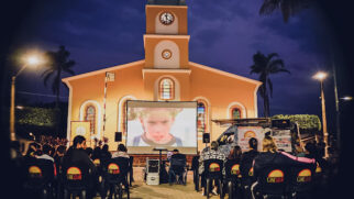 O CineSolar é o primeiro cinema itinerante do Brasil movido a energia solar