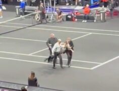 A segurança do evento agiu rapidamente e retirou o ativista de quadra. O homem não resistiu a 'prisão'