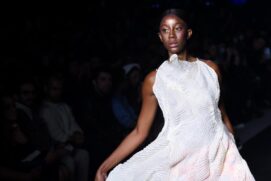 Camilla de Lucas desfila para Lino Villaventura, na SPFW N 53.