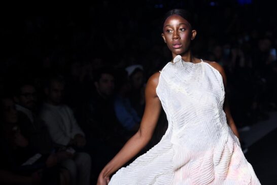 Camilla de Lucas desfila para Lino Villaventura, na SPFW N 53.