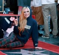 Avril Lavigne se apresentou no Espaço Unimed, na capital paulista, com um setlist repleto de clássicos dos anos 2000.