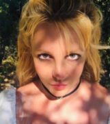 Britney Spears falou mais detalhes sobre os 14 anos que viveu sob a tutela do pai.
