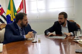 A primeira reunião tratou sobre apresentar ao Cônsul-geral os potenciais turísticos, educacionais, ambientais e culturais do Município