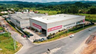 O Armazém Barroco, liderado por Beto Barroco, empresa com mais de 36 anos de experiência no mercado, conquistou o título de maior fabricante de móveis rústicos do País, líder no mercado em vendas no Brasil