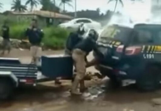 Os três policiais rodoviários federais que participaram da ação foram indiciados por abuso de autoridade e homicídio qualificado por asfixia e sem meios de defesa