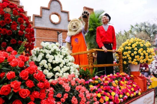 Parada das Flores é uma das atrações da Expoflora, em Holambra