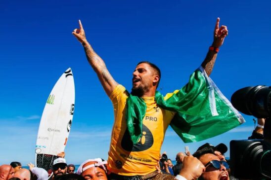 O surfista Filipe Toledo