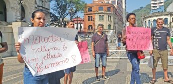 Famílias que estão recebendo auxílio aluguel parcelado vêm realizando vários protestos na Praça Mauá. Defensoria promoveu ação