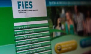 Ex-estudantes acumulam dívida do financiamento estudantil.