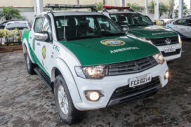 O barraco, construído com tábuas, caibros e telhas, estava vazio, sem  móveis ou moradores