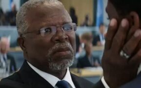 Ator sul-africano John Kani