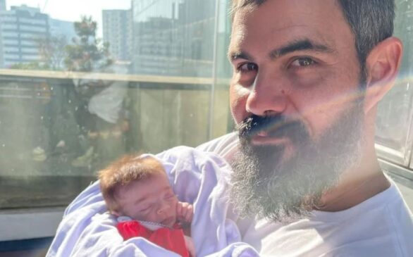 Juliano Cazarré e sua filha Maria Guilhermina.