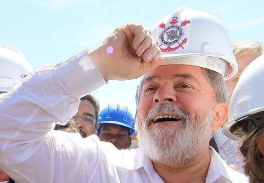 O ex-presidente Lula parabenizou o Corinthians pelo aniversário do clube
