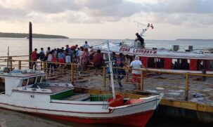 Segundo as autoridades marítimas, a lancha tinha capacidade para 82 pessoas, incluindo tripulantes.