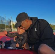 O atleta e ex-BBB Paulo André e seu filho.