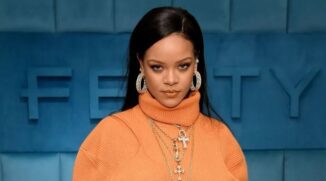 Rihanna retorna a música após 6 anos de pausa.