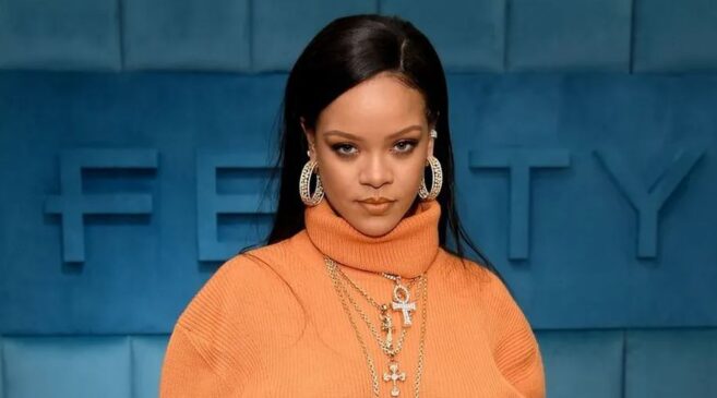Rihanna retorna a música após 6 anos de pausa.