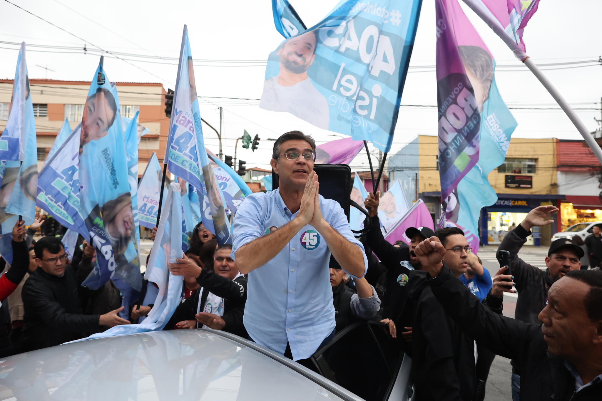 Rodrigo Garcia, do PSDB, durante campanha na zona leste de São Paulo
