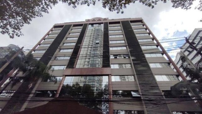 Entre os destaques está uma sala comercial, localizada no bairro do Brooklin, na zona sul de São Paulo