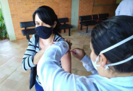 Vacinação contra Covid continua sendo oferecida na cidade