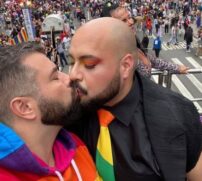 Tiago Abravanel e Fernando Poli celebram o amor.