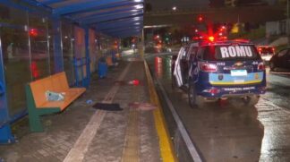 A mãe da vítima acredita que o filho confundiu o carro do guarda com o do pai por possuírem as mesmas características.