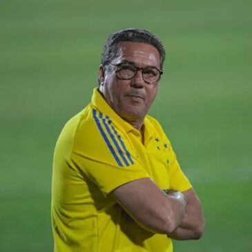 Após deixar o Cruzeiro, em dezembro de 2021, Luxemburgo não assumiu nenhum outro clube.